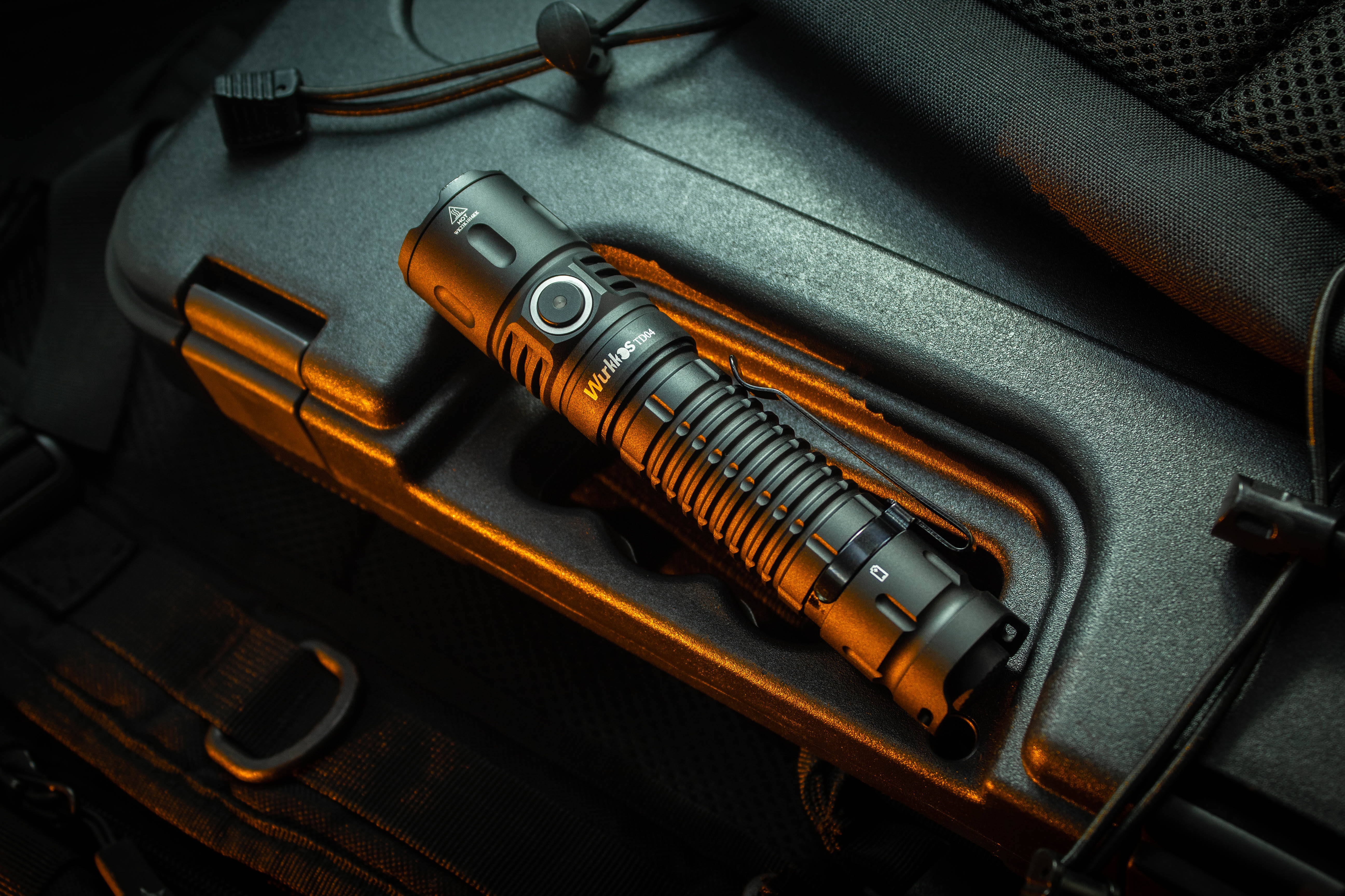 Wurkkos 新製品 TD04 3000ルーメン IP68防水 EDC懐中電灯 21700 USB-C