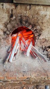 Charbon de bois Litchi Binchotan supérieur pour la cuisson au barbecue de haute qualité à combustion lente et à faible teneur en cendres sans fumée et sans odeur - Product Image 6