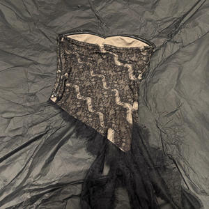 Top Corto sin Tirantes de Encaje Gótico para Mujer con Panel con Volantes y Lazos, Top Corto Elegante para Fiesta - Product Image 3