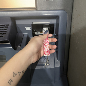 2023 thẻ Grabber Clip nhựa disgen mini ATM ghi nợ thẻ tín dụng Grabber với báo giá cho móng tay dài tùy chỉnh - Product Image 4