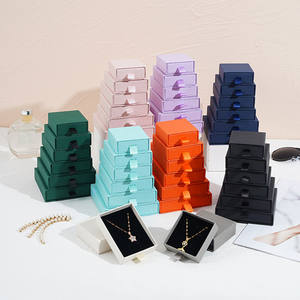 Caja de Joyería de Satén Esponjoso al por Mayor, Caja de Regalo para Guardar Collares, Pulseras y Pendientes, Caja de Joyería con Logotipo Personalizado - Product Image 2