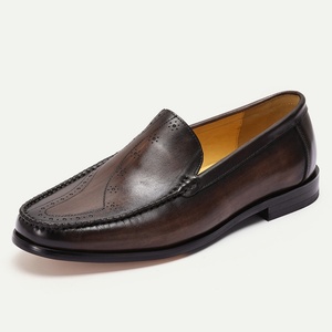 Mocassins noirs classiques, ornés de boutons métalliques raffinés, style élégant business casual, chaussures habillées - Product Image 3