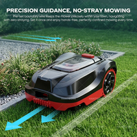 Robot pintar pemotong rumput Robot listrik pemotong rumput dengan pengendali jarak jauh otomatis bekerja Robot beroda hitam pemotong rumput