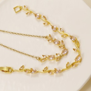 ชุดเครื่องประดับ<span class=keywords><strong>สร้อย</strong></span>ข้อมือและสร้อยคอรูปดอกไม้ประดับเพทายสีชมพูสไตล์ INS สำหรับผู้หญิง น่ารัก หวาน สดใส ทำจากทองแดง แฟชั่นทันสมัย ขายส่ง - Product Image 3