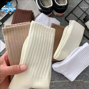Venda quente Personalizado Moda Cor Sólida Mid Bezerro Meias Respirável e Confortável Anti-odor Meias Preppy Estilo Esportes - Product Image 1