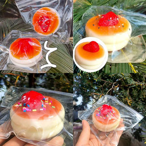 Juguetes Blandos de EVA al por Mayor para Niños - Diseños de Soufflé de Queso y Pastel de Fresa, Juguetes Antiestrés para Apretar, Taba Squeeze - Product Image 2