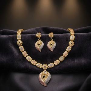 Collares chapados en oro de 3 tonos, joyería moderna y elegante, joyería de oro de 3 tonos para mujer, laminado en oro chapado en oro de 3 tonos - Product Image 1