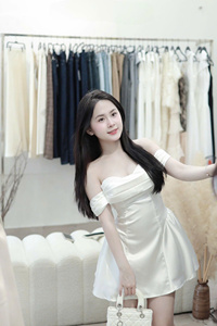 Minivestido blanco con volantes y hombros descubiertos, sin mangas, dulce y femenino, de poliéster, a la moda, de Vietnam - Product Image 2
