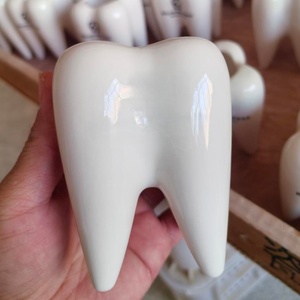 Portalápices Creativo en Forma <span class=keywords><strong>de</strong></span> <span class=keywords><strong>Diente</strong></span>, Soporte para Cepillo <span class=keywords><strong>de</strong></span> Dientes, <span class=keywords><strong>Maceta</strong></span> <span class=keywords><strong>de</strong></span> Cerámica Blanca para Bonsái, <span class=keywords><strong>Maceta</strong></span> para Suculentas, Regalo para Dentistas - Product Image 1