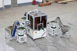 Máquina de inserción de punzonado de gel de sílice, mesa giratoria automática tipo 3 piezas, máquina de montaje de cubiertas cosméticas de plástico - Product Image 2