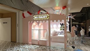 Muebles de Exhibición de Alta Gama para Boutiques Infantiles con Detalles LED - Product Image 3