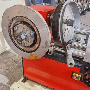 Máquina <span class=keywords><strong>de</strong></span> torno rectificador <span class=keywords><strong>de</strong></span> <span class=keywords><strong>freno</strong></span> <span class=keywords><strong>de</strong></span> tambor <span class=keywords><strong>de</strong></span> disco <span class=keywords><strong>de</strong></span> <span class=keywords><strong>freno</strong></span> estándar CE C9335A - Product Image 3