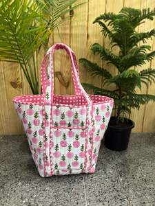 Sac fourre-tout en coton matelassé à imprimé floral fait main, sac de plage, sac de voyage, sac de demoiselle d'honneur, cadeau pour maman - Product Image 3