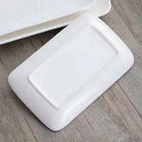 Vente en gros d'assiettes rectangulaires en céramique blanche vaisselle de restaurant durable pour hôtels et services de restauration