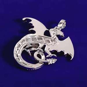 Nouveau pendentif en moissanite sertie de diamants glacés avec finition bicolore, charme audacieux, bijoux hip-hop, accessoire de mode pour hommes - Product Image 3