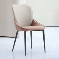 Chaise de salle à manger de style nordique minimaliste moderne avec accoudoirs en cuir et mousse haute élasticité pour la maison et l'hôtellerie