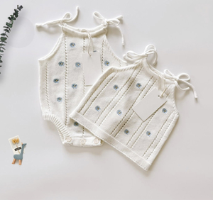 Vendite di fabbrica grazioso maglia cravatta a spalla ricamata floreale pagliaccetto estivo e Top - Product Image 1