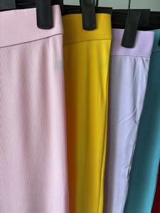 Set da salotto a coste per <span class=keywords><strong>donna</strong></span> t-shirt a maniche corte e leggings due pezzi Set <span class=keywords><strong>abbigliamento</strong></span> <span class=keywords><strong>donna</strong></span> all'<span class=keywords><strong>ingrosso</strong></span> - Product Image 4