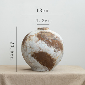 Vase en céramique de style vintage Wabi Sabi avec glaçure texturée rugueuse pour la présentation de fleurs séchées dans le salon, décoration d'hôtel boutique - Product Image 5