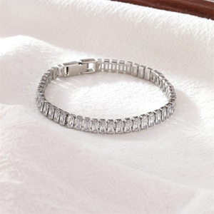 Bracelet tennis en acier inoxydable plaqué argent, chaîne rectangulaire brillante avec diamants, idéal pour un anniversaire - Vente flash - Product Image 3
