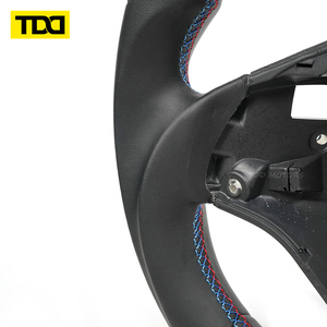 Volant en fibre de carbone à 3 branches TDD Factory Direct, compatible avec BMW E90 E91 E92 E93 M3, sur mesure - Product Image 3