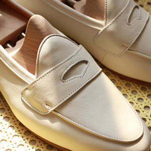 Zapatos Casuales Penny Hechos a Mano con Suela Suave de Cuero Vacuno de Grano Completo Color Blanco Crema Retro para Primavera y Verano - Product Image 3