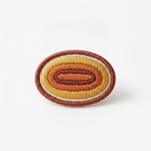 Broche Bordado Personalizado, Parche de Tela para Solapa, Insignia con Cierre de Seguridad para Museos y Eventos - Product Image 2