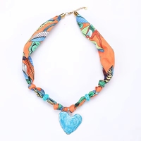 Collar de acero inoxidable con colgante de corazón y choker de seda en capas estilo bohemio, certificado CE, impermeable, joyería llamativa para la playa