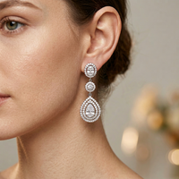 Boucles d'oreilles pendantes longues en forme de poire à 3 niveaux, pavées de CZ, hypoallergéniques et inaltérables, pour mariage, concours de beauté, bal de promo et soirée - Collection Mode 2026