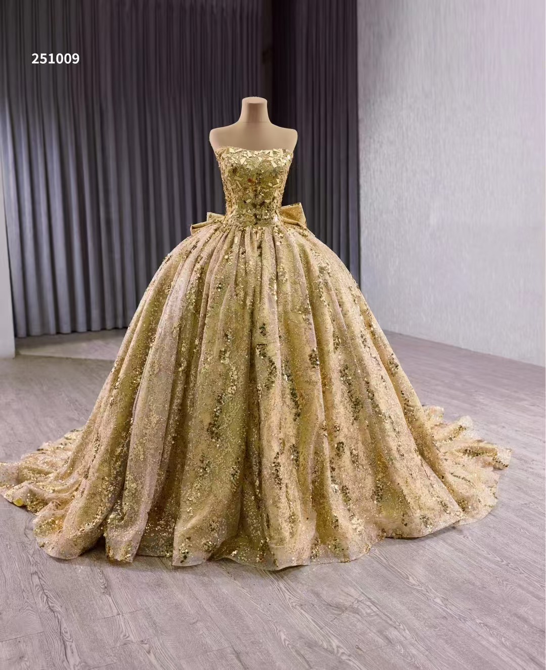Best Selling Shop Sweet 16 Gold Dresses Elegant Quinceanera Wear