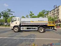 Camion pulvérisateur d'eau diesel Euro 3 15CBM 4x2 pour l'irrigation paysagère et la lutte contre la poussière, assainissement municipal