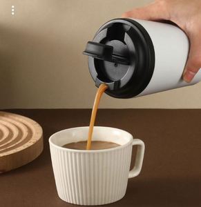 Tasse à café pliable en silicone portable de 350 ml (12 oz) avec couvercle et paille – Mug de voyage réutilisable - Product Image 5