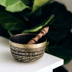 Cuenco de Bronce Hecho a Mano con Diseño Tradicional para Rituales de Sanación - Product Image 1