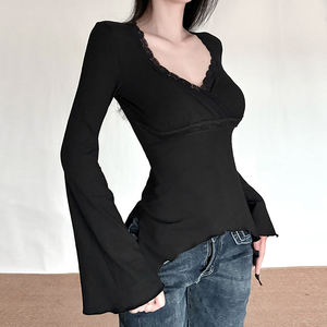 Camiseta de manga larga para mujer, sexy, con cuello en V, encaje, patchwork, dobladillo irregular y manga acampanada, ajuste ceñido - Product Image 4