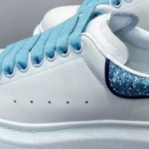 Chaussures décontractées en cuir véritable blanc respirant, à la mode, avec semelles épaisses en caoutchouc et design de marque luxueux, vente en gros. - Product Image 2