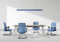 Chaise de bureau ergonomique en maille et cuir avec support lombaire, appui-tête et base pivotante pour espace de travail commercial et salle de conférence