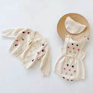 Sonbahar bebekler giysiler erkek kız bebek takım elbise % 100% pamuk küçük kürk topu ceket + romper tarama takım iki parça bir takım ayrı