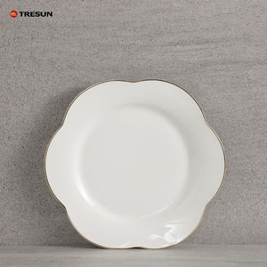 Fabricant, vente en gros, nouvelle conception, bols et assiettes élégants en forme de fleur, ensembles de vaisselle en céramique blanche embossée, allant au micro-ondes et au lave-vaisselle - Product Image 5