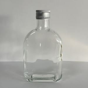 Botella de vidrio de 200ml para bebida, jugo, café, licor, <span class=keywords><strong>Vodka</strong></span> <span class=keywords><strong>con</strong></span> tapa de Alunimun a prueba de manipulaciones - Product Image 1