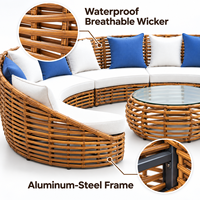 Modernes Outdoor-Sofa-Set, Gebogenes Rattan-Sofa mit Rundem Glas-Couchtisch