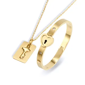 Moda all'ingrosso un Set di gioielli in acciaio inossidabile Love Heart Lock braccialetto di corrispondenza chiave collana ciondolo coppia bracciale