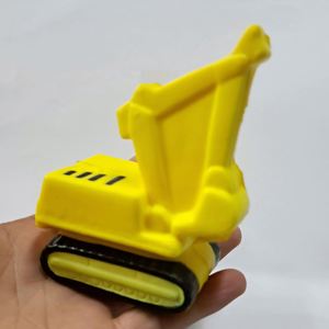 Jouets anti-stress personnalisés en forme de pelle rétrocaveuse, cadeaux promotionnels pour l'industrie de la construction, pour événements et publicité - Product Image 1