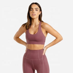 Sujetador deportivo ligero para mujer, prenda de compresión con ajuste ajustado, hecho de poliéster y licra, materiales reciclados - Product Image 3