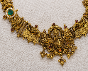 Collar Corto de Oro de 24K, 17.89 Gramos, Joyería India Tradicional Hecha a Mano para Mujer, para Bodas y Eventos Nupciales - Product Image 2