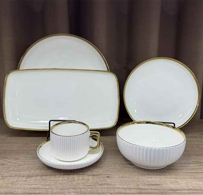 B# Ensemble de 32 pièces doré