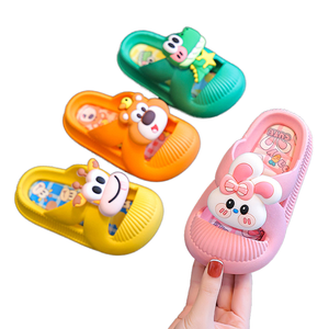 <span class=keywords><strong>Sandalias</strong></span> antideslizantes <span class=keywords><strong>para</strong></span> <span class=keywords><strong>baño</strong></span> y <span class=keywords><strong>baño</strong></span> en casa <span class=keywords><strong>de</strong></span> nuevo estilo <span class=keywords><strong>de</strong></span> verano <span class=keywords><strong>para</strong></span> niños, <span class=keywords><strong>sandalias</strong></span> Baotou <span class=keywords><strong>de</strong></span> diseño plano <span class=keywords><strong>para</strong></span> niños grandes y padres - Product Image 1