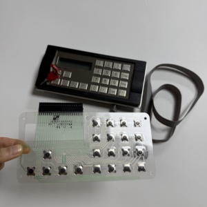 21キーメタルロックとLCD工業用キーボード防水キーパッド燃料ディスペンサー用キオスク自動販売機 - Product Image 1