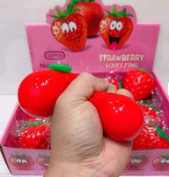 Nouveau style : Mini ballon anti-stress en silicone PU, imitation fruit fraise, jouet souple à presser et à rebondir pour le marché nocturne