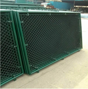 Clôture et <span class=keywords><strong>portail</strong></span> en treillis métallique galvanisé à chaud et revêtu de PVC de haute qualité <span class=keywords><strong>pour</strong></span> terrains de football et de basketball à vendre - Product Image 4