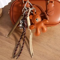 Breloque de sac en métal faite à la main, motif ours de dessin animé mignon, ornement de lanière DIY tendance pour sacs et bagages